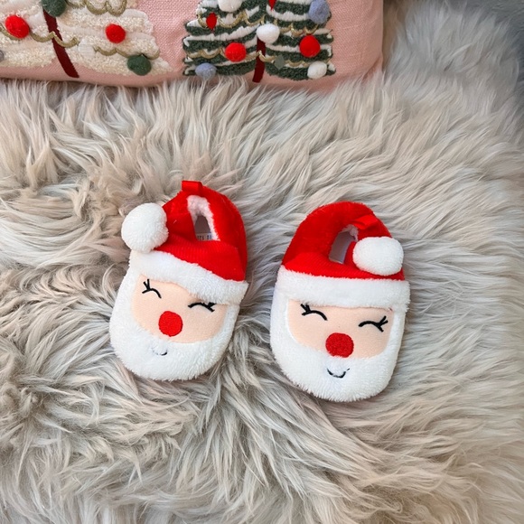 Adorable Baby Christmas Santa Slippers 12-18 Months - Boy or Girl - brand new! - Picture 4 of 10